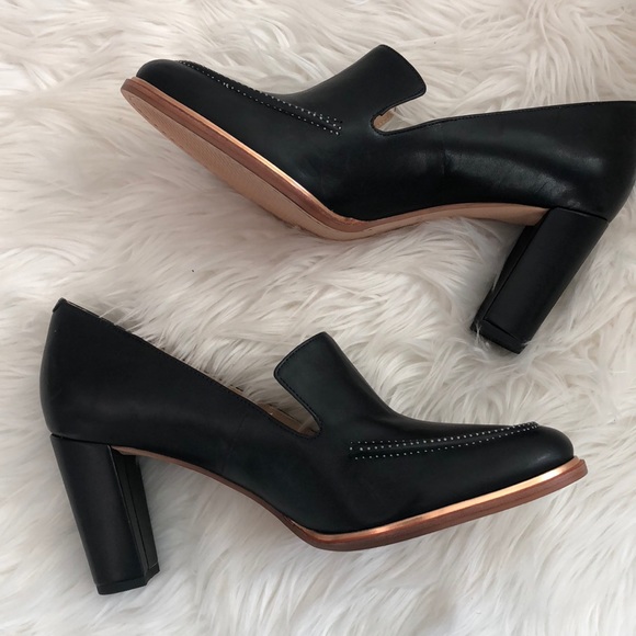 clarks black leather pumps